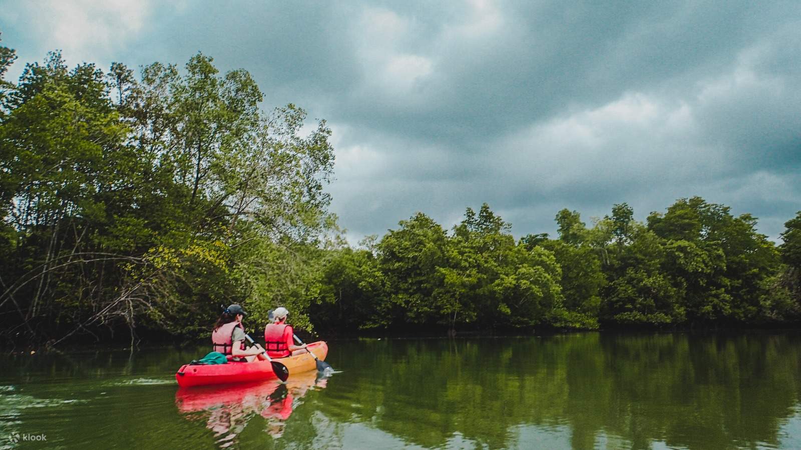 Discover Qatar's Best Kayaking Spots and Embrace Adventure with Safety Rent A Car